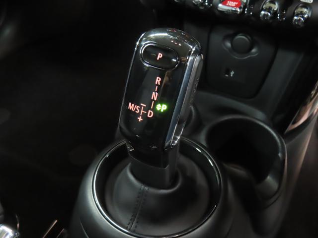 MINI クーパーD クラシック・トリム 3DOOR/アイランドブルー/認定中古車/禁煙車/衝突軽減ブレーキ/純正ナビゲーション/純正バックカメラ/ETC/LEDヘッドライト/AUTOライト/AUTOワイパー/オットマン/コンフォートアクセス(10枚目)