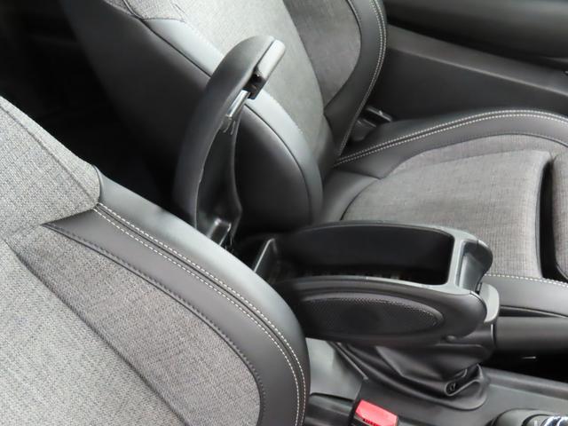 MINI クーパーD クラシック・トリム 3DOOR/アイランドブルー/認定中古車/禁煙車/衝突軽減ブレーキ/純正ナビゲーション/純正バックカメラ/ETC/LEDヘッドライト/AUTOライト/AUTOワイパー/オットマン/コンフォートアクセス(13枚目)