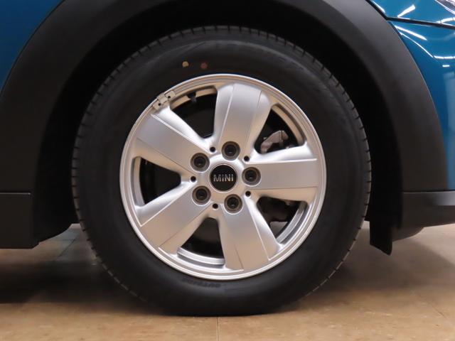 MINI クーパーD クラシック・トリム 3DOOR/アイランドブルー/認定中古車/禁煙車/衝突軽減ブレーキ/純正ナビゲーション/純正バックカメラ/ETC/LEDヘッドライト/AUTOライト/AUTOワイパー/オットマン/コンフォートアクセス(32枚目)