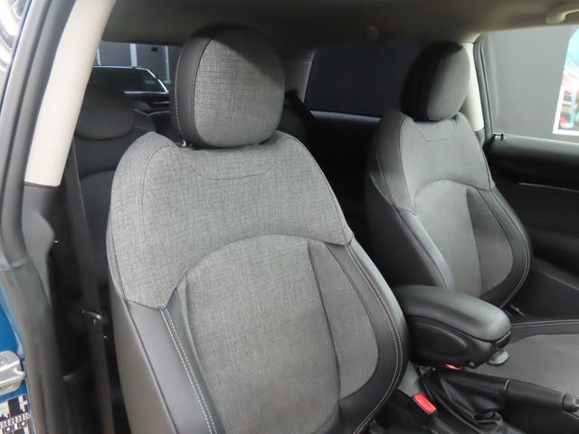 MINI クーパーD クラシック・トリム 3DOOR/アイランドブルー/認定中古車/禁煙車/衝突軽減ブレーキ/純正ナビゲーション/純正バックカメラ/ETC/LEDヘッドライト/AUTOライト/AUTOワイパー/オットマン/コンフォートアクセス(34枚目)