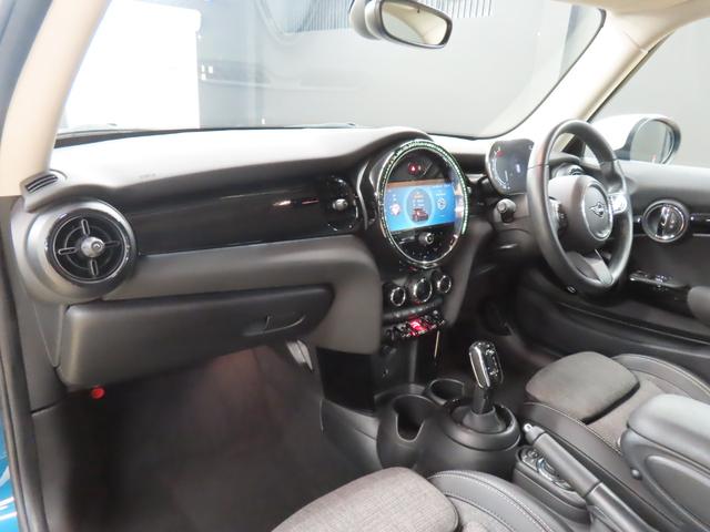 MINI クーパーD クラシック・トリム 3DOOR/アイランドブルー/認定中古車/禁煙車/衝突軽減ブレーキ/純正ナビゲーション/純正バックカメラ/ETC/LEDヘッドライト/AUTOライト/AUTOワイパー/オットマン/コンフォートアクセス(41枚目)