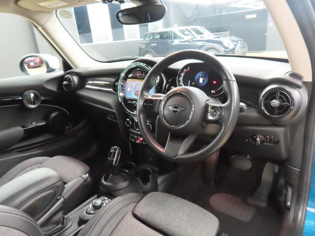 MINI クーパーD クラシック・トリム 3DOOR/アイランドブルー/認定中古車/禁煙車/衝突軽減ブレーキ/純正ナビゲーション/純正バックカメラ/ETC/LEDヘッドライト/AUTOライト/AUTOワイパー/オットマン/コンフォートアクセス(42枚目)