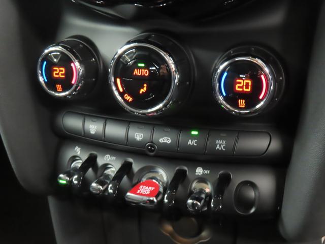 MINI クーパーD 3DOOR/ムーンウォークグレー/認定中古車/衝突軽減ブレーキ/純正ナビゲーション/純正バックカメラ/ETC付/コンフォートアクセス/LEDヘッドライト/AUTOライト/AUTOワイパー/禁煙車(9枚目)