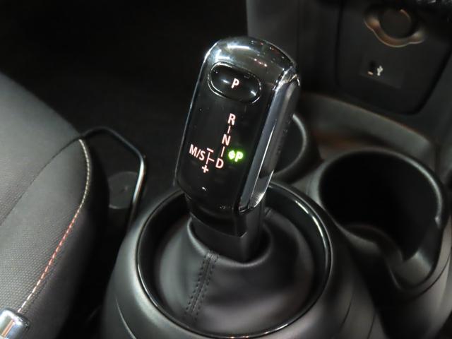 MINI クーパーD 3DOOR/ムーンウォークグレー/認定中古車/衝突軽減ブレーキ/純正ナビゲーション/純正バックカメラ/ETC付/コンフォートアクセス/LEDヘッドライト/AUTOライト/AUTOワイパー/禁煙車(10枚目)