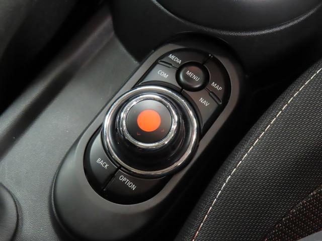 MINI クーパーD 3DOOR/ムーンウォークグレー/認定中古車/衝突軽減ブレーキ/純正ナビゲーション/純正バックカメラ/ETC付/コンフォートアクセス/LEDヘッドライト/AUTOライト/AUTOワイパー/禁煙車(11枚目)