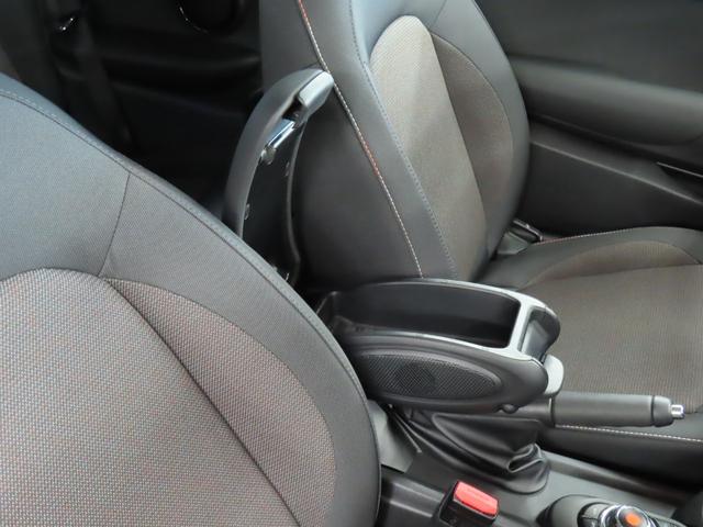 MINI クーパーD 3DOOR/ムーンウォークグレー/認定中古車/衝突軽減ブレーキ/純正ナビゲーション/純正バックカメラ/ETC付/コンフォートアクセス/LEDヘッドライト/AUTOライト/AUTOワイパー/禁煙車(13枚目)
