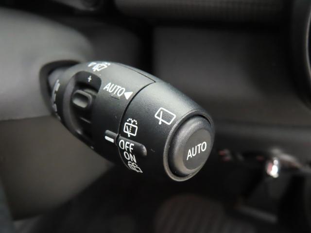 MINI クーパーD 3DOOR/ムーンウォークグレー/認定中古車/衝突軽減ブレーキ/純正ナビゲーション/純正バックカメラ/ETC付/コンフォートアクセス/LEDヘッドライト/AUTOライト/AUTOワイパー/禁煙車(19枚目)
