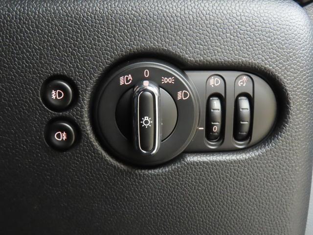 MINI クーパーD 3DOOR/ムーンウォークグレー/認定中古車/衝突軽減ブレーキ/純正ナビゲーション/純正バックカメラ/ETC付/コンフォートアクセス/LEDヘッドライト/AUTOライト/AUTOワイパー/禁煙車(20枚目)