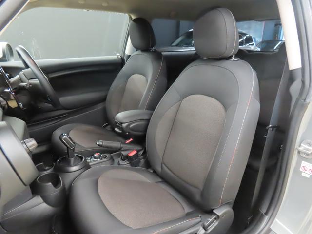 MINI クーパーD 3DOOR/ムーンウォークグレー/認定中古車/衝突軽減ブレーキ/純正ナビゲーション/純正バックカメラ/ETC付/コンフォートアクセス/LEDヘッドライト/AUTOライト/AUTOワイパー/禁煙車(37枚目)