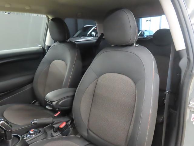 MINI クーパーD 3DOOR/ムーンウォークグレー/認定中古車/衝突軽減ブレーキ/純正ナビゲーション/純正バックカメラ/ETC付/コンフォートアクセス/LEDヘッドライト/AUTOライト/AUTOワイパー/禁煙車(38枚目)