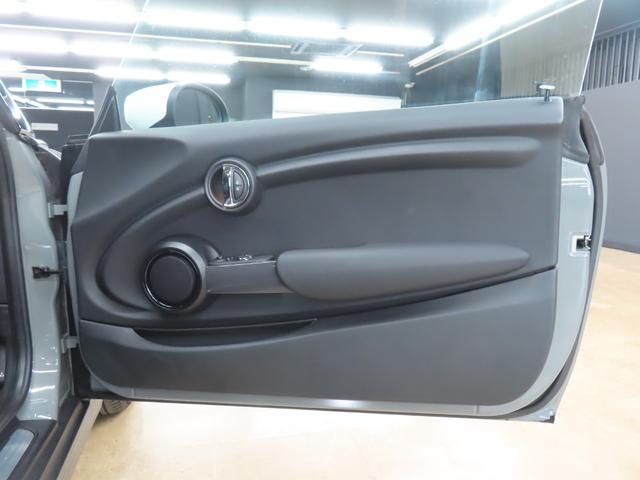 MINI クーパーD 3DOOR/ムーンウォークグレー/認定中古車/衝突軽減ブレーキ/純正ナビゲーション/純正バックカメラ/ETC付/コンフォートアクセス/LEDヘッドライト/AUTOライト/AUTOワイパー/禁煙車(44枚目)