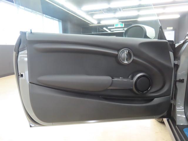 MINI クーパーD 3DOOR/ムーンウォークグレー/認定中古車/衝突軽減ブレーキ/純正ナビゲーション/純正バックカメラ/ETC付/コンフォートアクセス/LEDヘッドライト/AUTOライト/AUTOワイパー/禁煙車(45枚目)