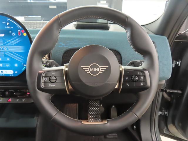 ＭＩＮＩ カントリーマンＳオール４　フェイバリット・トリム　認定中古車／カントリーマン／スモーキーグリーン／４ＷＤ／Ａｐｐｌｅｃａｒｐｌａｙ／ヘッドアップディスプレイ／アダプティブクルーズコントロール／衝突軽減ブレーキ／ドライブレコーダー／ＭＩＮＩＳＯＳコール（14枚目）
