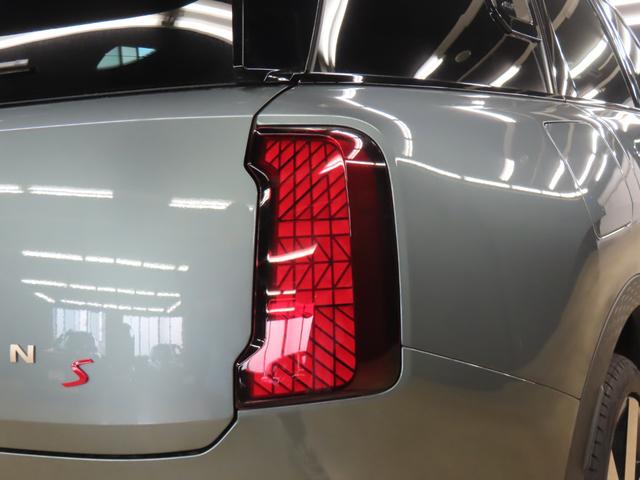 ＭＩＮＩ カントリーマンＳオール４　フェイバリット・トリム　認定中古車／カントリーマン／スモーキーグリーン／４ＷＤ／Ａｐｐｌｅｃａｒｐｌａｙ／ヘッドアップディスプレイ／アダプティブクルーズコントロール／衝突軽減ブレーキ／ドライブレコーダー／ＭＩＮＩＳＯＳコール（28枚目）