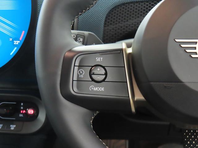 ＭＩＮＩ カントリーマンＳオール４　フェイバリット・トリム　認定中古車／カントリーマン／４ＷＤ／レジェンドグレー／アダプティブクルーズコントロール／Ａｐｐｌｅｃａｒｐｌａｙ／衝突軽減ブレーキ／ヘッドアップディスプレイ／ＬＥＤヘッドライト／コンフォートアクセス（15枚目）