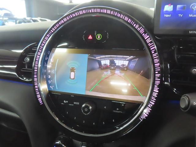 MINI クーパーD クラシック・トリム 認定中古車・禁煙車・ペッパーホワイト・AppleCarPlay・純正バックカメラ・クルーズコントロール・PDC・純正アルミホイール・アンビエントライト・ユニオンジャックテールランプ(10枚目)