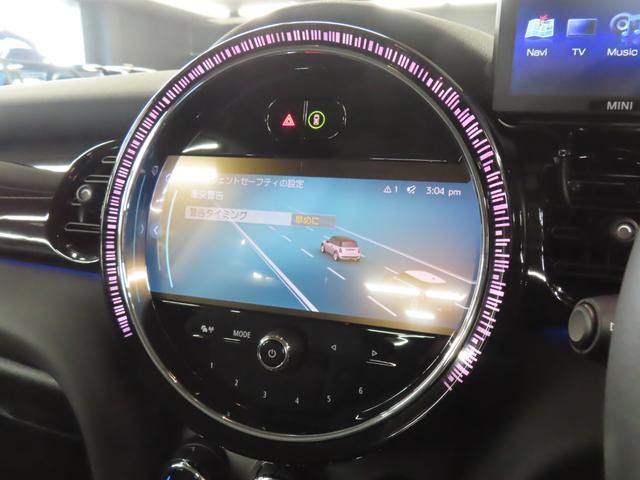 MINI クーパーD クラシック・トリム 認定中古車・禁煙車・ペッパーホワイト・AppleCarPlay・純正バックカメラ・クルーズコントロール・PDC・純正アルミホイール・アンビエントライト・ユニオンジャックテールランプ(11枚目)