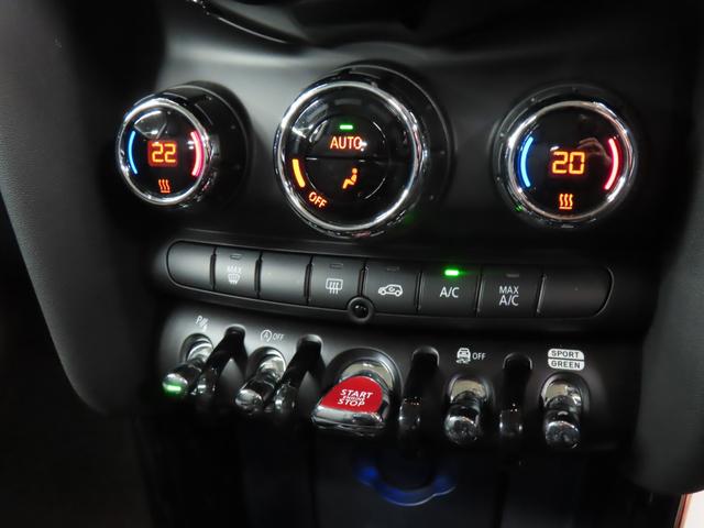 MINI クーパーD クラシック・トリム 認定中古車・禁煙車・ペッパーホワイト・AppleCarPlay・純正バックカメラ・クルーズコントロール・PDC・純正アルミホイール・アンビエントライト・ユニオンジャックテールランプ(12枚目)