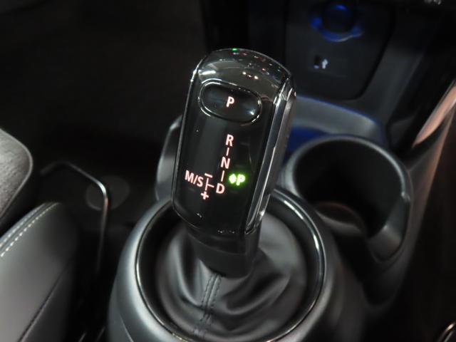 MINI クーパーD クラシック・トリム 認定中古車・禁煙車・ペッパーホワイト・AppleCarPlay・純正バックカメラ・クルーズコントロール・PDC・純正アルミホイール・アンビエントライト・ユニオンジャックテールランプ(13枚目)