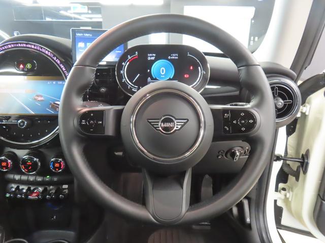 MINI クーパーD クラシック・トリム 認定中古車・禁煙車・ペッパーホワイト・AppleCarPlay・純正バックカメラ・クルーズコントロール・PDC・純正アルミホイール・アンビエントライト・ユニオンジャックテールランプ(18枚目)