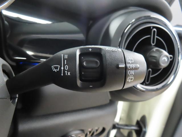 MINI クーパーD クラシック・トリム 認定中古車・禁煙車・ペッパーホワイト・AppleCarPlay・純正バックカメラ・クルーズコントロール・PDC・純正アルミホイール・アンビエントライト・ユニオンジャックテールランプ(21枚目)