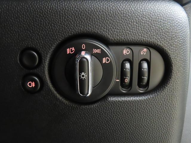 MINI クーパーD クラシック・トリム 認定中古車・禁煙車・ペッパーホワイト・AppleCarPlay・純正バックカメラ・クルーズコントロール・PDC・純正アルミホイール・アンビエントライト・ユニオンジャックテールランプ(23枚目)