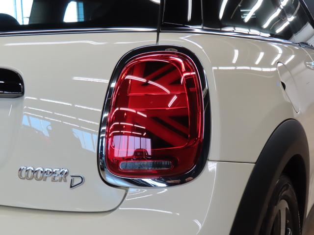 MINI クーパーD クラシック・トリム 認定中古車・禁煙車・ペッパーホワイト・AppleCarPlay・純正バックカメラ・クルーズコントロール・PDC・純正アルミホイール・アンビエントライト・ユニオンジャックテールランプ(32枚目)