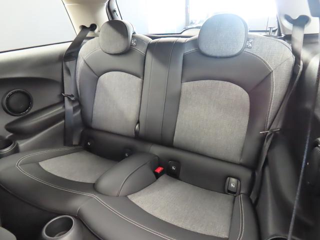 MINI クーパーD クラシック・トリム 認定中古車・禁煙車・ペッパーホワイト・AppleCarPlay・純正バックカメラ・クルーズコントロール・PDC・純正アルミホイール・アンビエントライト・ユニオンジャックテールランプ(42枚目)