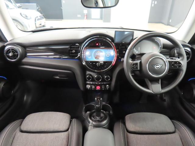 MINI クーパーD クラシック・トリム 認定中古車・禁煙車・ペッパーホワイト・AppleCarPlay・純正バックカメラ・クルーズコントロール・PDC・純正アルミホイール・アンビエントライト・ユニオンジャックテールランプ(43枚目)