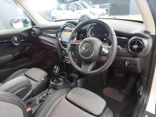 MINI クーパーD クラシック・トリム 認定中古車・禁煙車・ペッパーホワイト・AppleCarPlay・純正バックカメラ・クルーズコントロール・PDC・純正アルミホイール・アンビエントライト・ユニオンジャックテールランプ(45枚目)