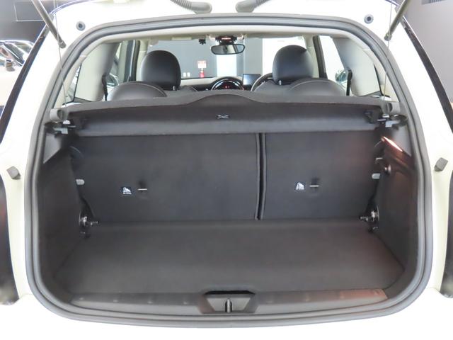 MINI クーパーD クラシック・トリム 認定中古車・禁煙車・ペッパーホワイト・AppleCarPlay・純正バックカメラ・クルーズコントロール・PDC・純正アルミホイール・アンビエントライト・ユニオンジャックテールランプ(48枚目)