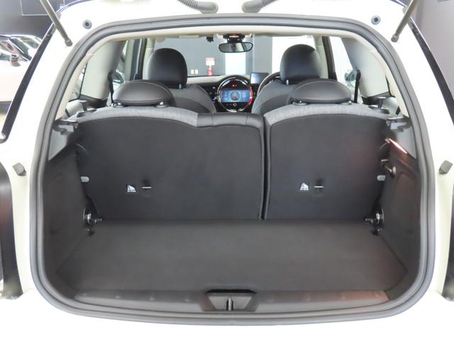 MINI クーパーD クラシック・トリム 認定中古車・禁煙車・ペッパーホワイト・AppleCarPlay・純正バックカメラ・クルーズコントロール・PDC・純正アルミホイール・アンビエントライト・ユニオンジャックテールランプ(49枚目)