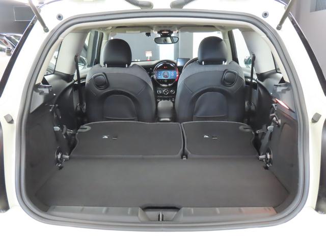 MINI クーパーD クラシック・トリム 認定中古車・禁煙車・ペッパーホワイト・AppleCarPlay・純正バックカメラ・クルーズコントロール・PDC・純正アルミホイール・アンビエントライト・ユニオンジャックテールランプ(51枚目)