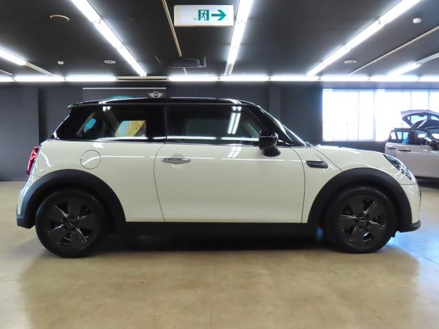 MINI クーパーD クラシック・トリム 認定中古車・禁煙車・ペッパーホワイト・AppleCarPlay・純正バックカメラ・クルーズコントロール・PDC・純正アルミホイール・アンビエントライト・ユニオンジャックテールランプ(56枚目)