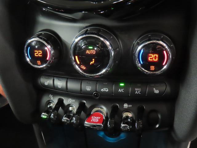 ＭＩＮＩ クーパー　認定中古車／５ＤＯＲ／エメラルドグレー／禁煙車／衝突軽減ブレーキ／純正ナビゲーション／純正バックカメラ／ＬＥＤヘッドライト／コンフォートアクセス／ＥＴＣ付／シートヒーター／オットマン／ＡＵＴＯライト（9枚目）