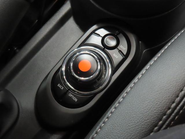 ＭＩＮＩ クーパー　認定中古車／５ＤＯＲ／エメラルドグレー／禁煙車／衝突軽減ブレーキ／純正ナビゲーション／純正バックカメラ／ＬＥＤヘッドライト／コンフォートアクセス／ＥＴＣ付／シートヒーター／オットマン／ＡＵＴＯライト（11枚目）