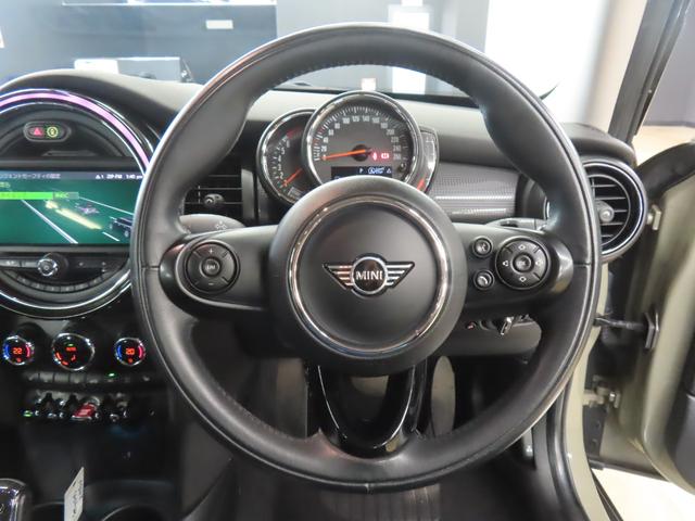 ＭＩＮＩ クーパー　認定中古車／５ＤＯＲ／エメラルドグレー／禁煙車／衝突軽減ブレーキ／純正ナビゲーション／純正バックカメラ／ＬＥＤヘッドライト／コンフォートアクセス／ＥＴＣ付／シートヒーター／オットマン／ＡＵＴＯライト（15枚目）
