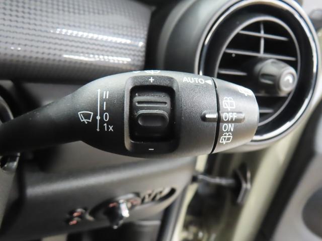 ＭＩＮＩ クーパー　認定中古車／５ＤＯＲ／エメラルドグレー／禁煙車／衝突軽減ブレーキ／純正ナビゲーション／純正バックカメラ／ＬＥＤヘッドライト／コンフォートアクセス／ＥＴＣ付／シートヒーター／オットマン／ＡＵＴＯライト（18枚目）