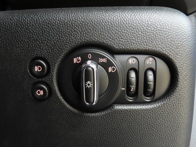 ＭＩＮＩ クーパー　認定中古車／５ＤＯＲ／エメラルドグレー／禁煙車／衝突軽減ブレーキ／純正ナビゲーション／純正バックカメラ／ＬＥＤヘッドライト／コンフォートアクセス／ＥＴＣ付／シートヒーター／オットマン／ＡＵＴＯライト（20枚目）