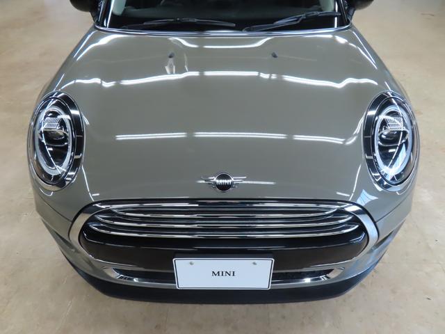ＭＩＮＩ クーパー　認定中古車／５ＤＯＲ／エメラルドグレー／禁煙車／衝突軽減ブレーキ／純正ナビゲーション／純正バックカメラ／ＬＥＤヘッドライト／コンフォートアクセス／ＥＴＣ付／シートヒーター／オットマン／ＡＵＴＯライト（25枚目）