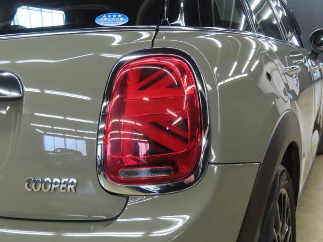 ＭＩＮＩ クーパー　認定中古車／５ＤＯＲ／エメラルドグレー／禁煙車／衝突軽減ブレーキ／純正ナビゲーション／純正バックカメラ／ＬＥＤヘッドライト／コンフォートアクセス／ＥＴＣ付／シートヒーター／オットマン／ＡＵＴＯライト（29枚目）