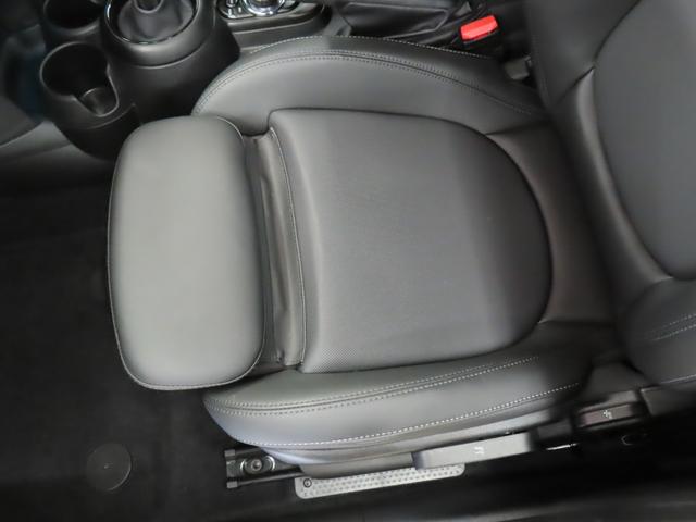 ＭＩＮＩ クーパー　認定中古車／５ＤＯＲ／エメラルドグレー／禁煙車／衝突軽減ブレーキ／純正ナビゲーション／純正バックカメラ／ＬＥＤヘッドライト／コンフォートアクセス／ＥＴＣ付／シートヒーター／オットマン／ＡＵＴＯライト（38枚目）