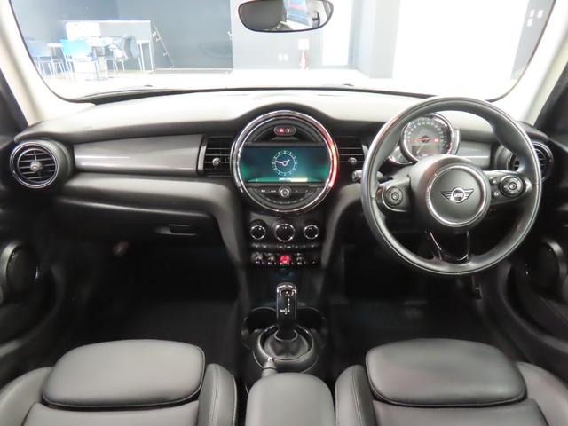 ＭＩＮＩ クーパー　認定中古車／５ＤＯＲ／エメラルドグレー／禁煙車／衝突軽減ブレーキ／純正ナビゲーション／純正バックカメラ／ＬＥＤヘッドライト／コンフォートアクセス／ＥＴＣ付／シートヒーター／オットマン／ＡＵＴＯライト（41枚目）