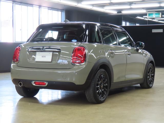 ＭＩＮＩ クーパー　認定中古車／５ＤＯＲ／エメラルドグレー／禁煙車／衝突軽減ブレーキ／純正ナビゲーション／純正バックカメラ／ＬＥＤヘッドライト／コンフォートアクセス／ＥＴＣ付／シートヒーター／オットマン／ＡＵＴＯライト（56枚目）