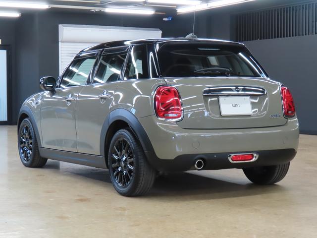 ＭＩＮＩ クーパー　認定中古車／５ＤＯＲ／エメラルドグレー／禁煙車／衝突軽減ブレーキ／純正ナビゲーション／純正バックカメラ／ＬＥＤヘッドライト／コンフォートアクセス／ＥＴＣ付／シートヒーター／オットマン／ＡＵＴＯライト（58枚目）