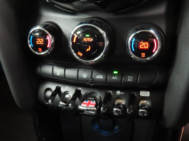 MINI クーパー 認定中古車/3DOOR/エニグマティックブラック/マルチトーンルーフ/禁煙車/衝突軽減ブレーキ/純正バックカメラ/ETC付/LEDヘッドライト/コンフォートアクセス/AUTOライト/AUTOワイパー(8枚目)