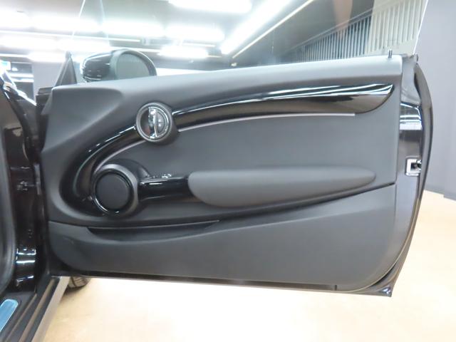 MINI クーパー 認定中古車/3DOOR/エニグマティックブラック/マルチトーンルーフ/禁煙車/衝突軽減ブレーキ/純正バックカメラ/ETC付/LEDヘッドライト/コンフォートアクセス/AUTOライト/AUTOワイパー(42枚目)
