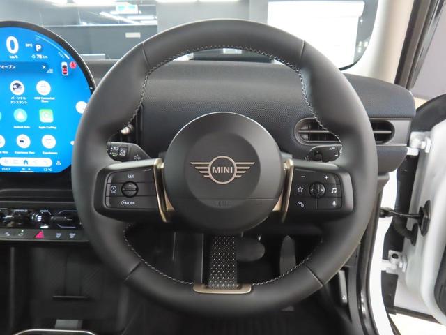 ＭＩＮＩ クーパーＣ　クラシック・トリム　認定中古車／５ＤＯＯＲ／ナノクホワイト／禁煙車／アダプティブクルーズコントロール／衝突軽減ブレーキ／Ａｐｐｌｅｃａｒｐｌａｙ／ヘッドアップディスプレイ／純正バックカメラ／コンフォートアクセス／ＥＴＣ付（16枚目）