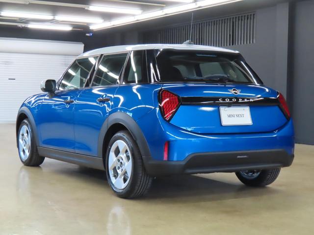 ＭＩＮＩ 　認定中古車／５ＤＯＯＲ／アイシーサンシャインブルー／アダプティブクルーズコントロール／Ａｐｐｌｅ　ｃａｒ　ｐｌａｙ／純正ナビゲーション／純正バックカメラ／禁煙車／ヘッドライト／コンフォートアクセス（59枚目）