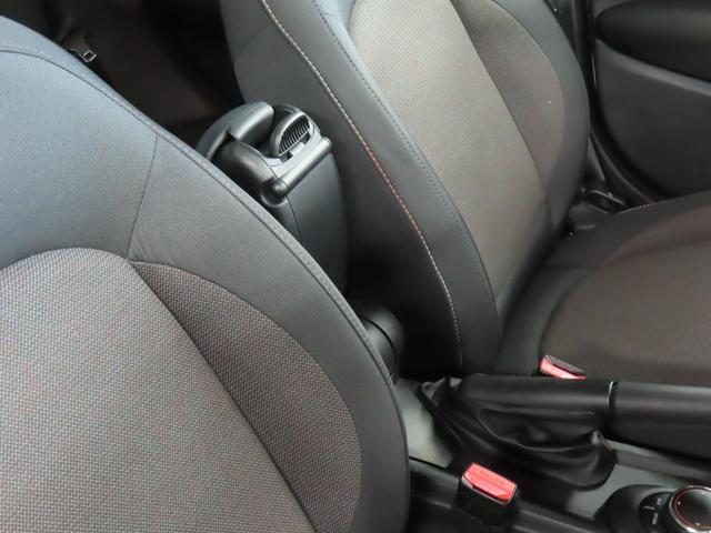 ＭＩＮＩ クーパーＤ　認定中古車／５ＤＯＯＲ／ペッパーホワイト／禁煙車／衝突軽減ブレーキ／純正ナビゲーション／純正バックカメラ／ＥＴＣ付／ＬＥＤヘッドライト／フォグランプ／コンフォートアクセス／ＡＵＴＯライト（17枚目）